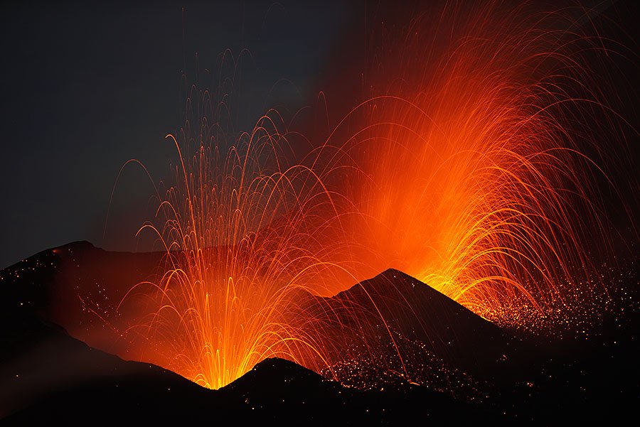 Obr 6 Erupce z roku 2014. Převzato z: http:// www.photovolcanica.comVolcanoInfo/Fogo/html